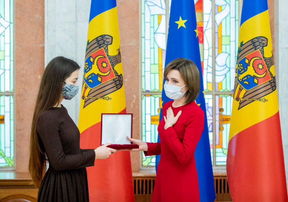 DOC // Maia Sandu a conferit titluri onorifice mai multor artiști. Cine sunt aceștia